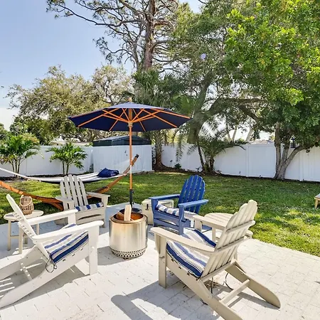Sunny Sarasota Home With Pool Near Siesta Key Beach!